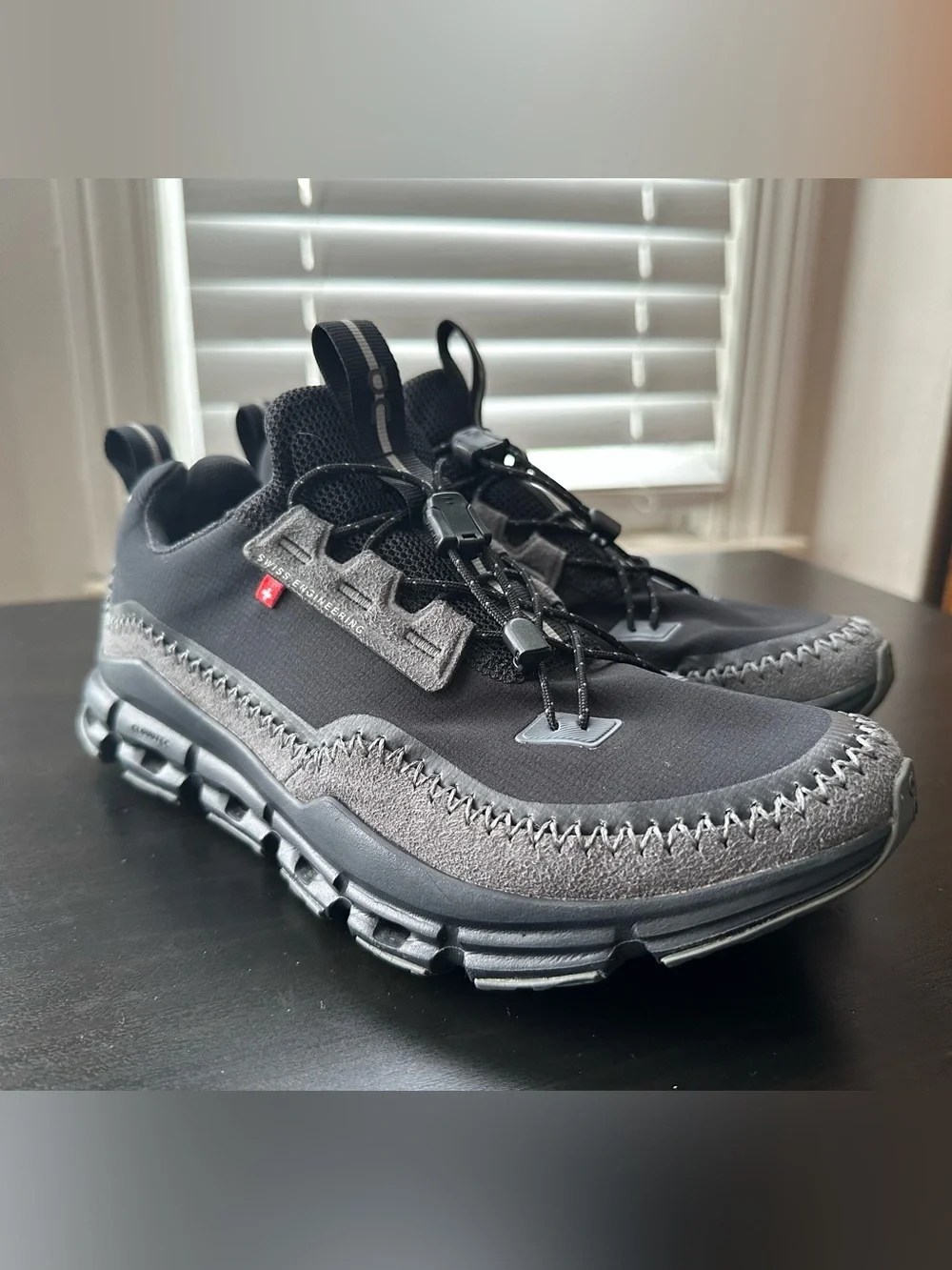 On Cloud Running women’s Black and Gray Trail Sneakers